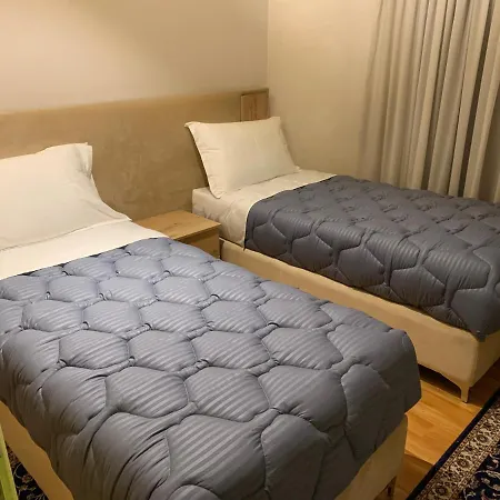 Moulin Bleu Hostel *